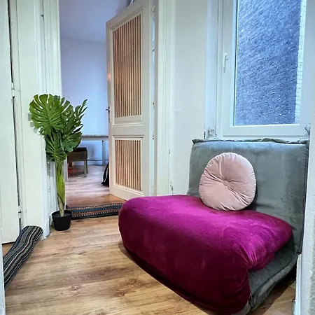 In The Heart Of Town Apartment *